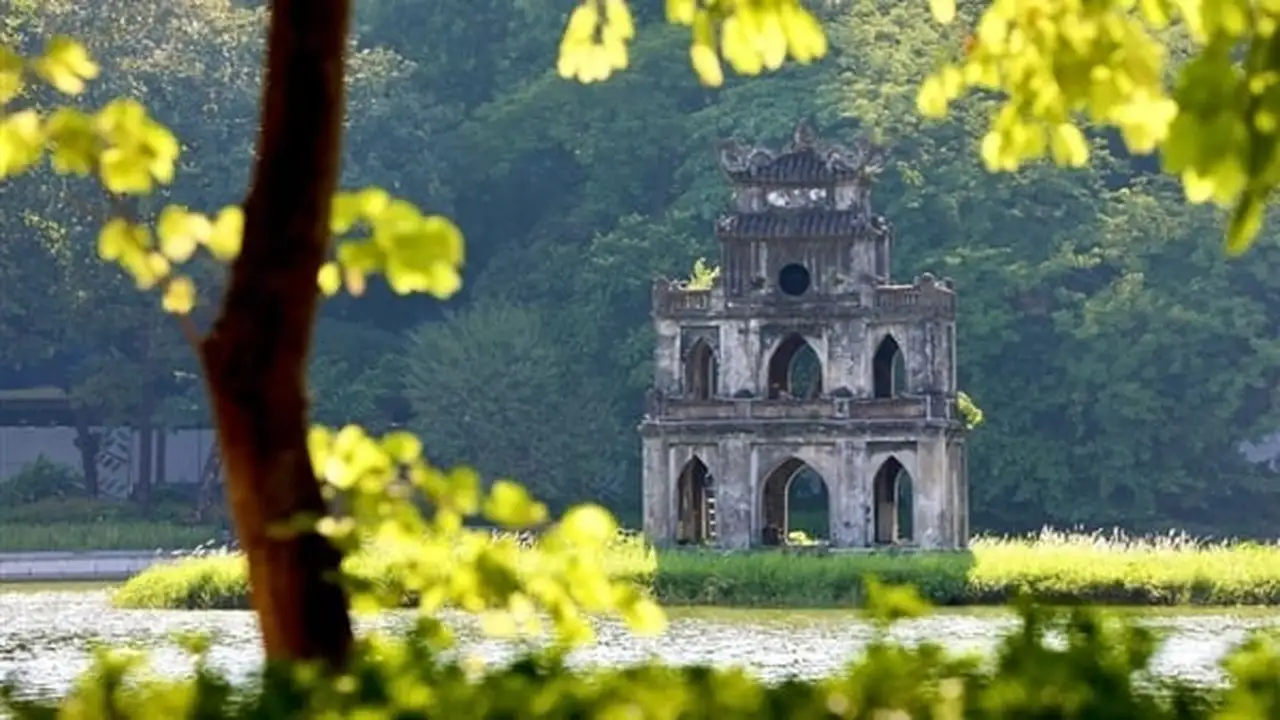 طقس مشمس في الشمال مع تباين جوي وزخات مطر غير موسمية بالجنوب